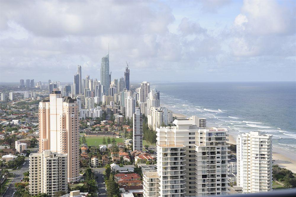 Peppers Broadbeach Gold Coast Exterior photo Gold Coast skyline
