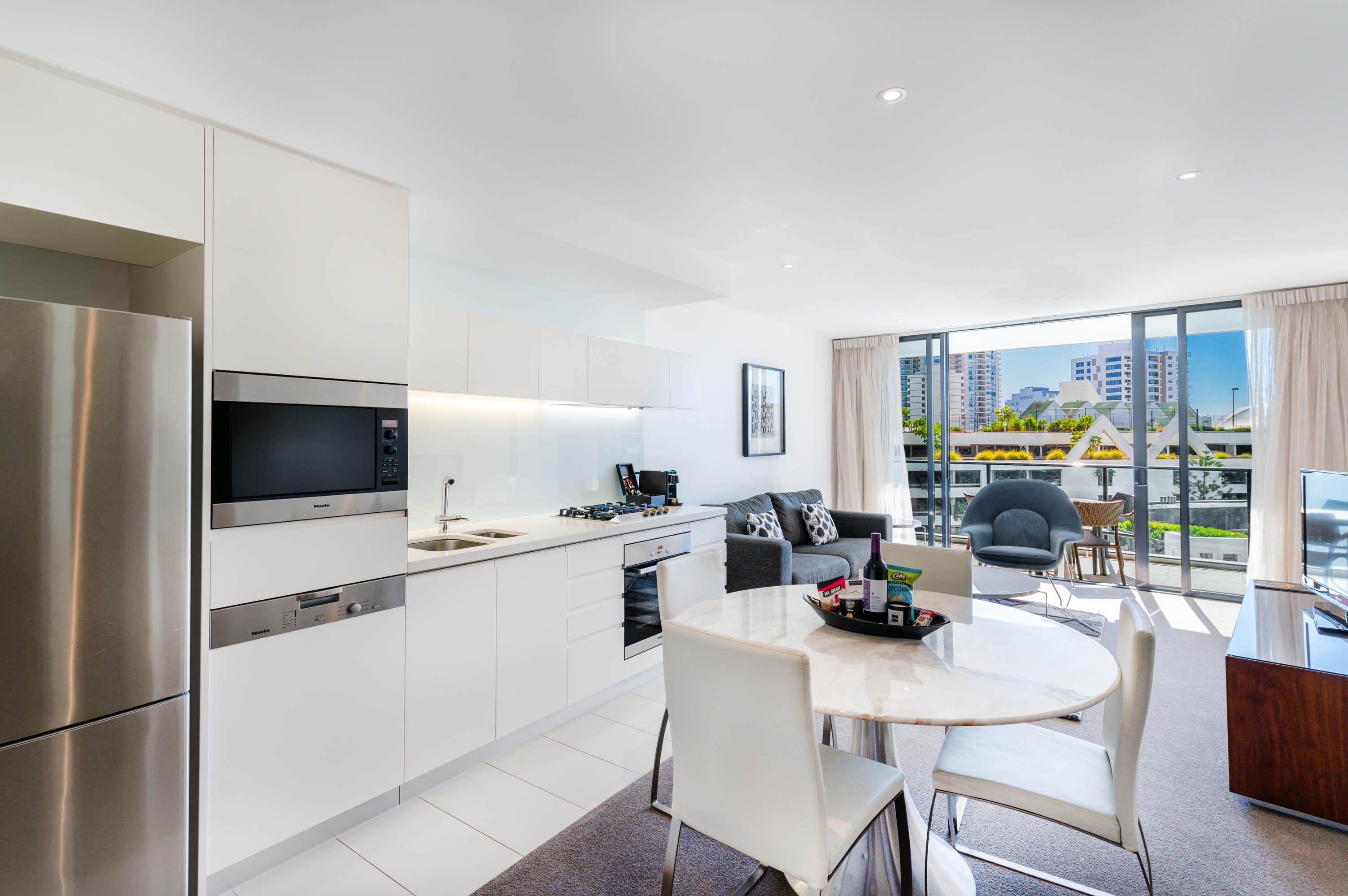Peppers Broadbeach Gold Coast Exterior photo A typical apartment interior