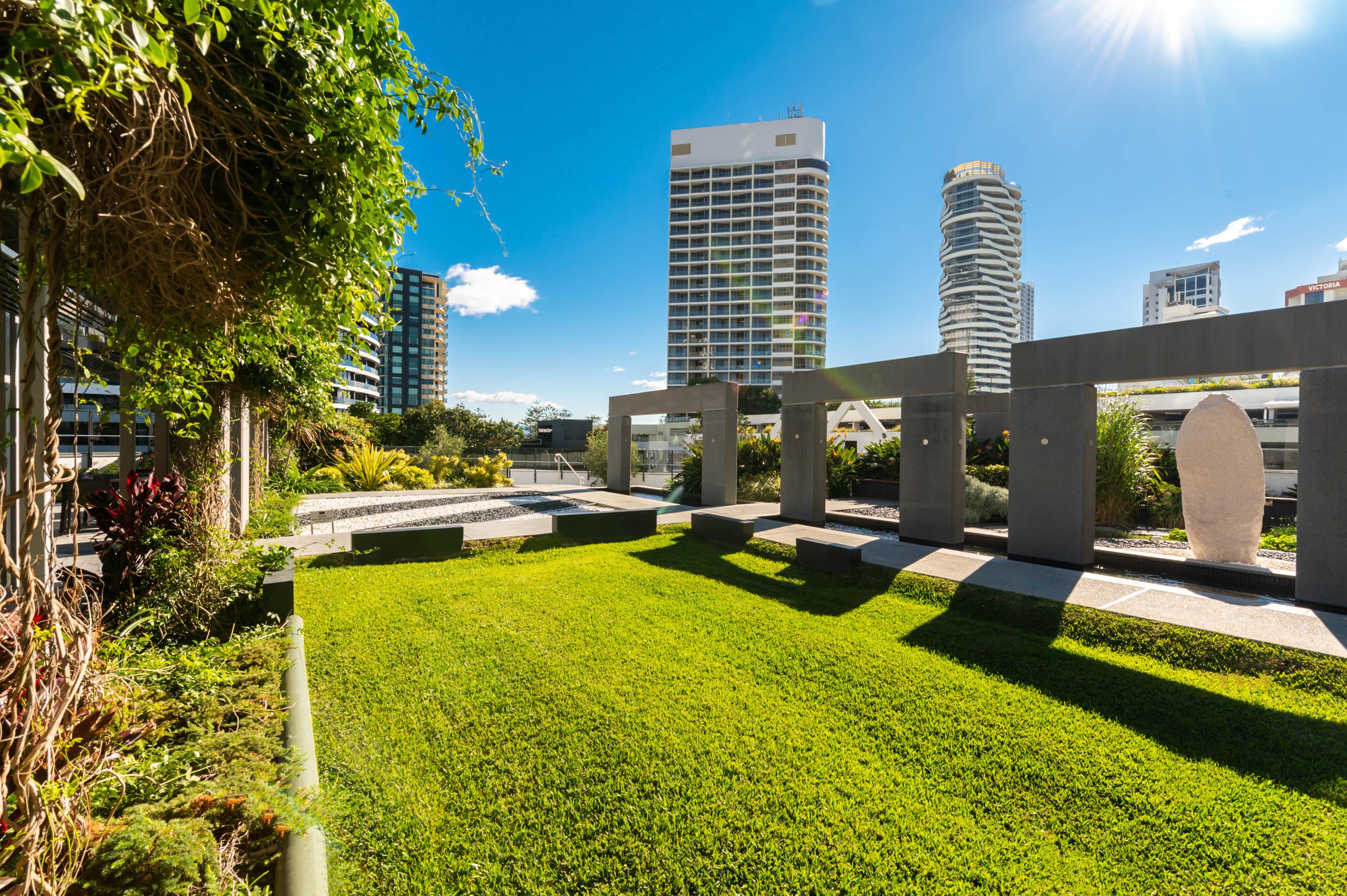 Peppers Broadbeach Gold Coast Exterior photo The park at the heart of the complex