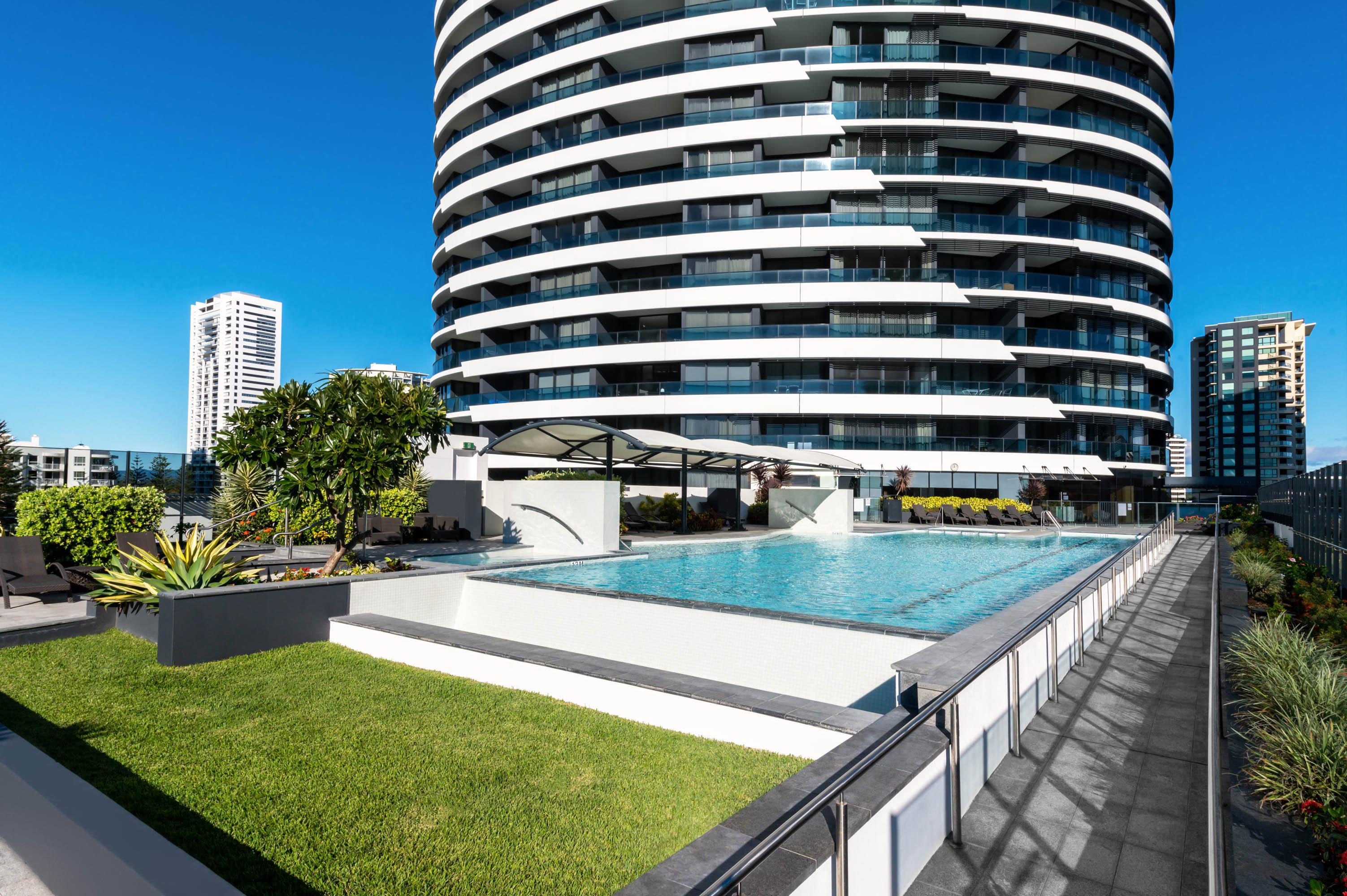 Peppers Broadbeach Gold Coast Exterior photo Skyline pool